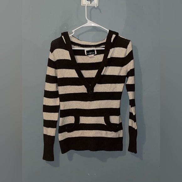 Sweater - Picture 1 of 4